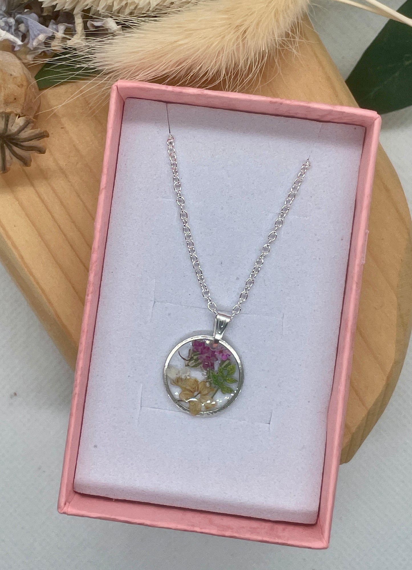 Small gypsophila circle necklace