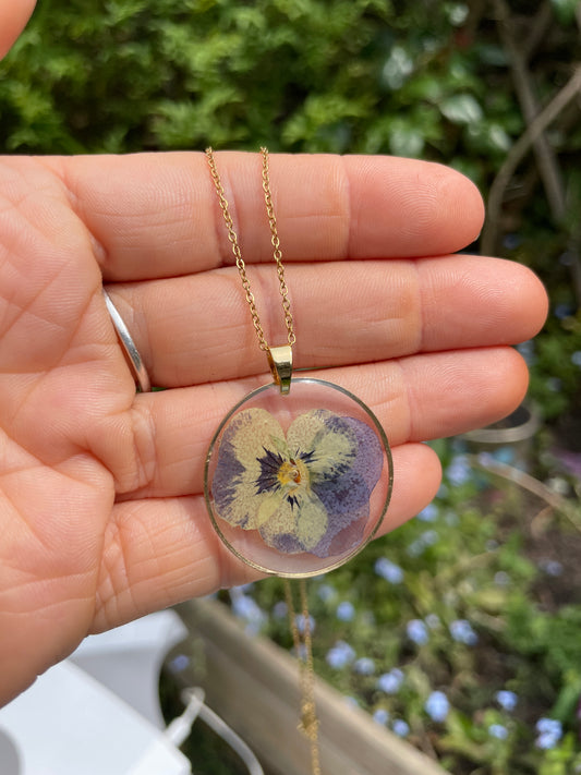 Viola necklace
