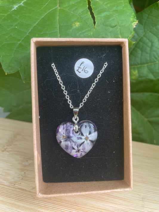 Lilacs small heart necklace