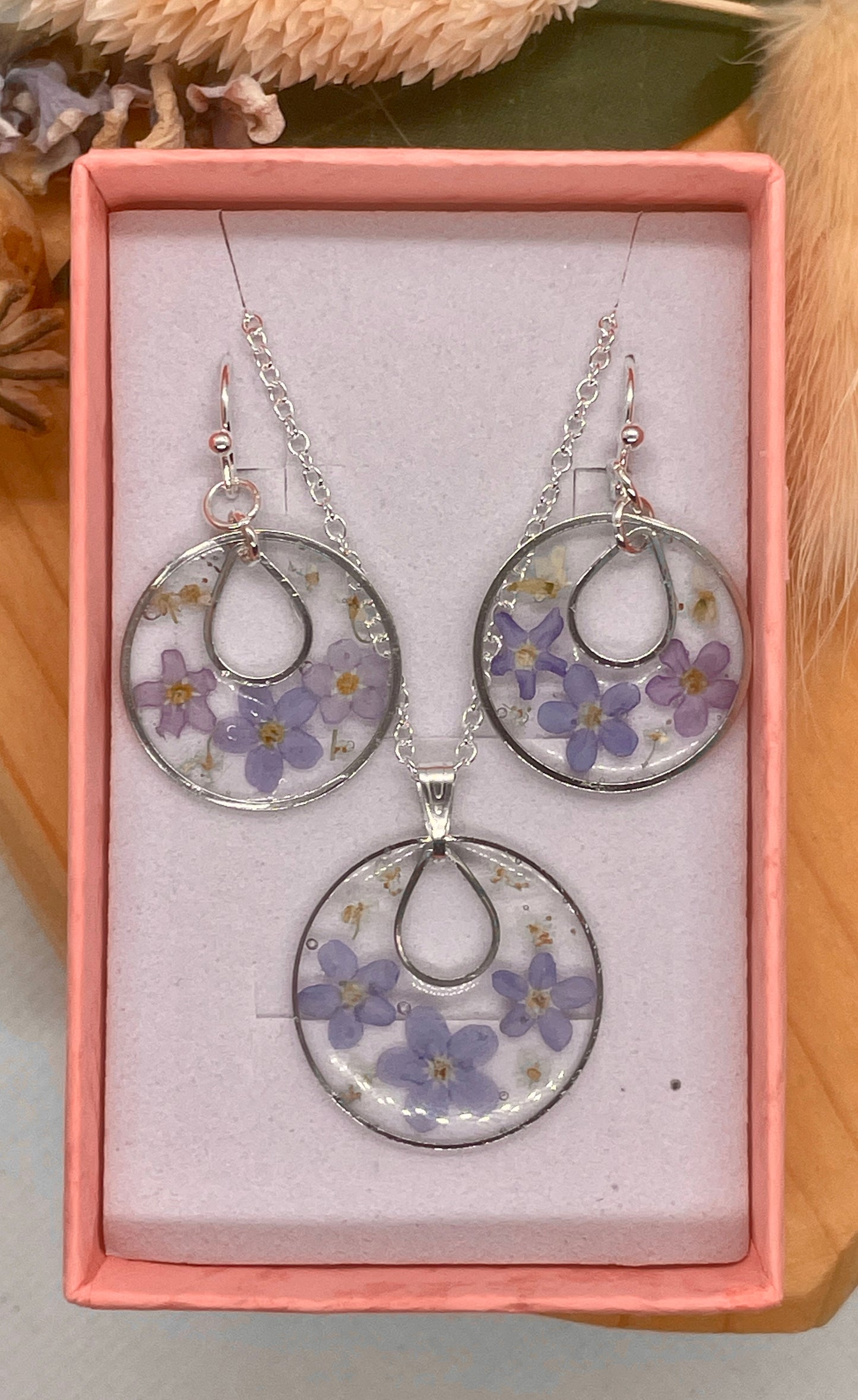 Bunch of forget me nots set