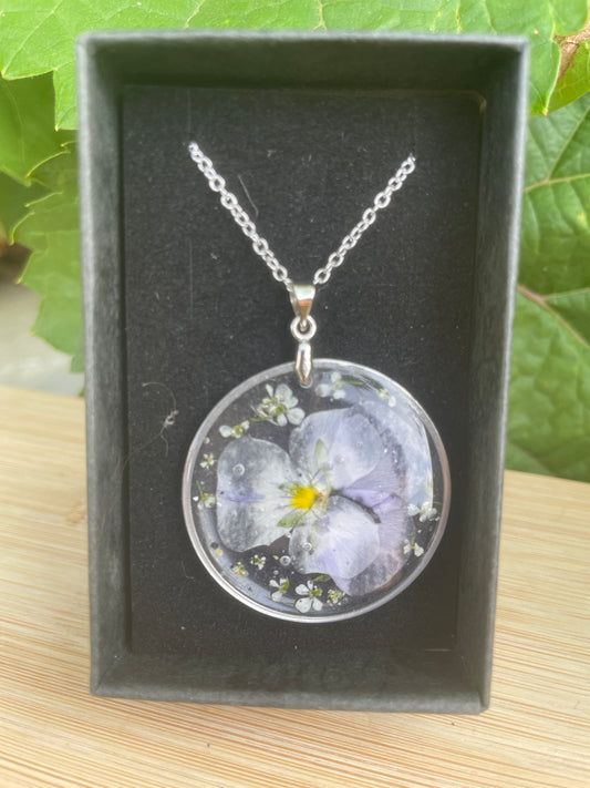 Viola necklace