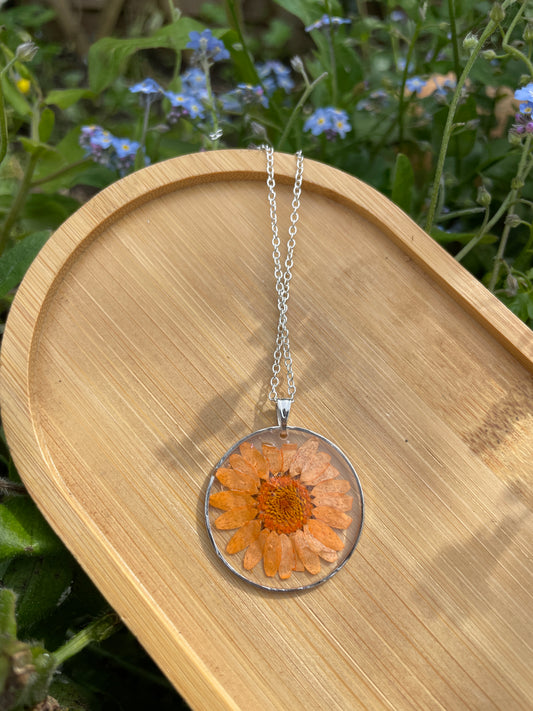 Sunburst daisy necklace