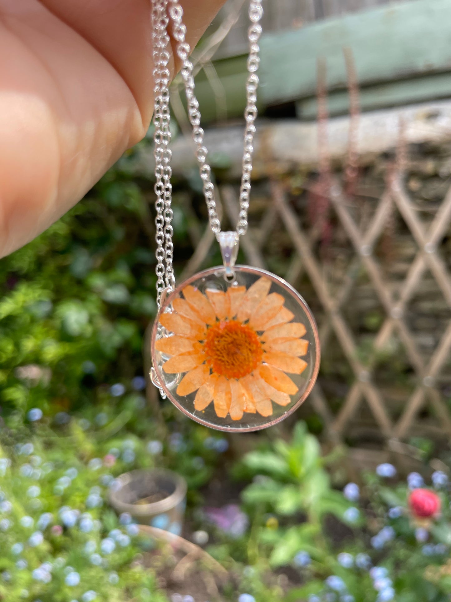 Sunburst daisy necklace