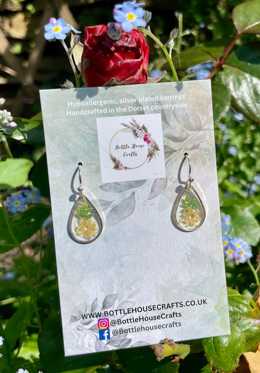 Tiny tears floral earrings