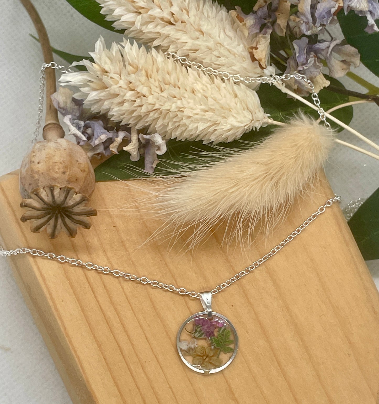 Small gypsophila circle necklace