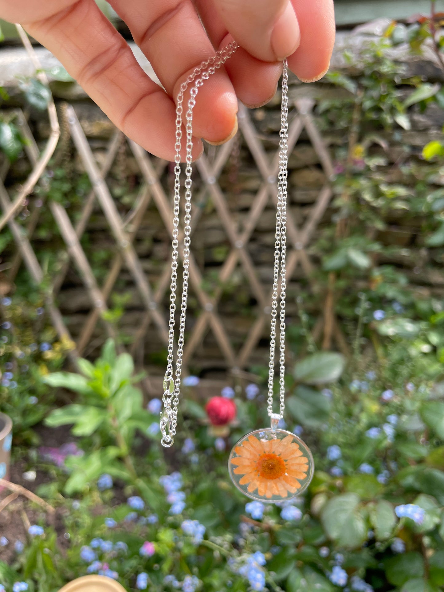 Sunburst daisy necklace