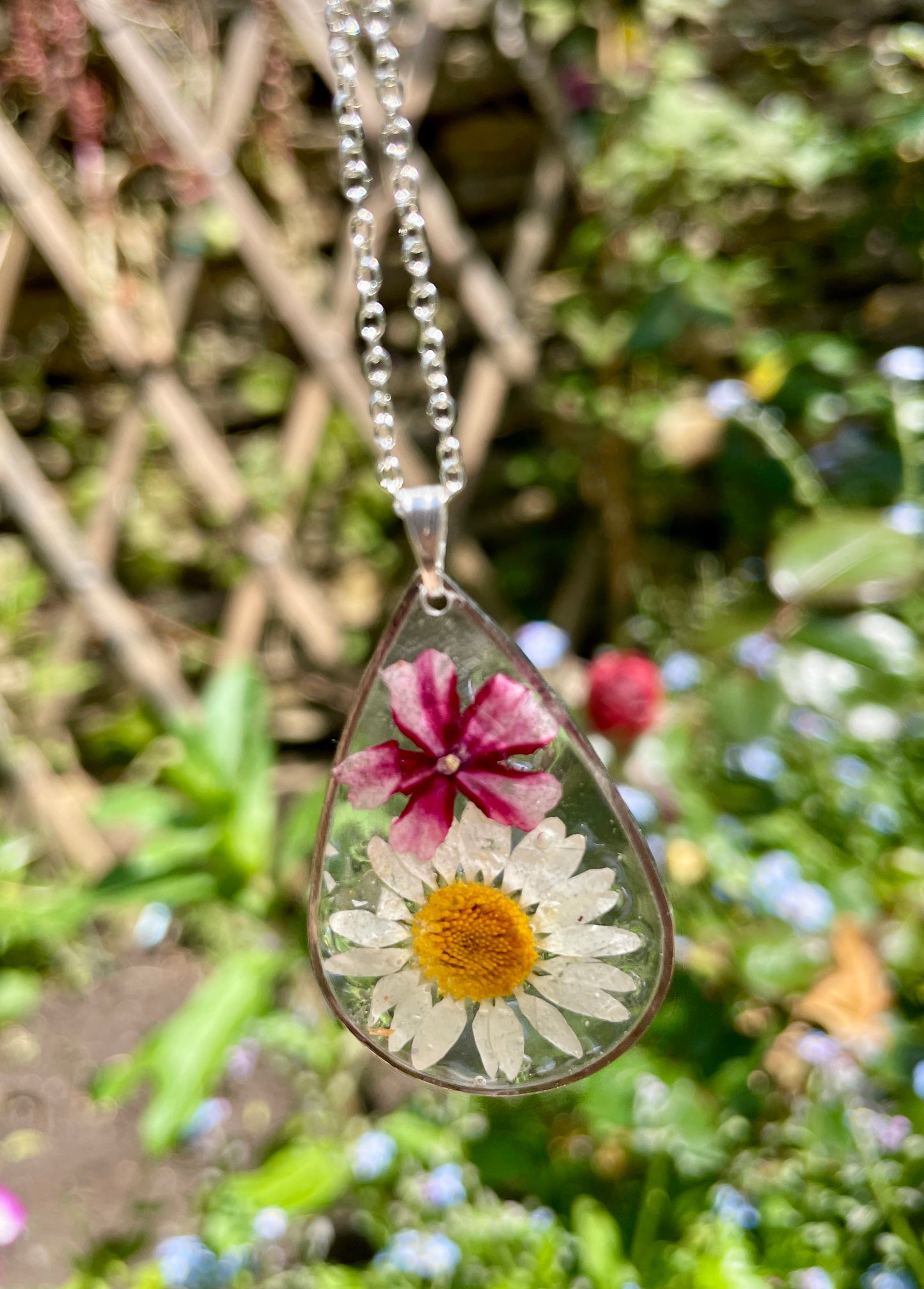 Daisy phlox tear drop necklace