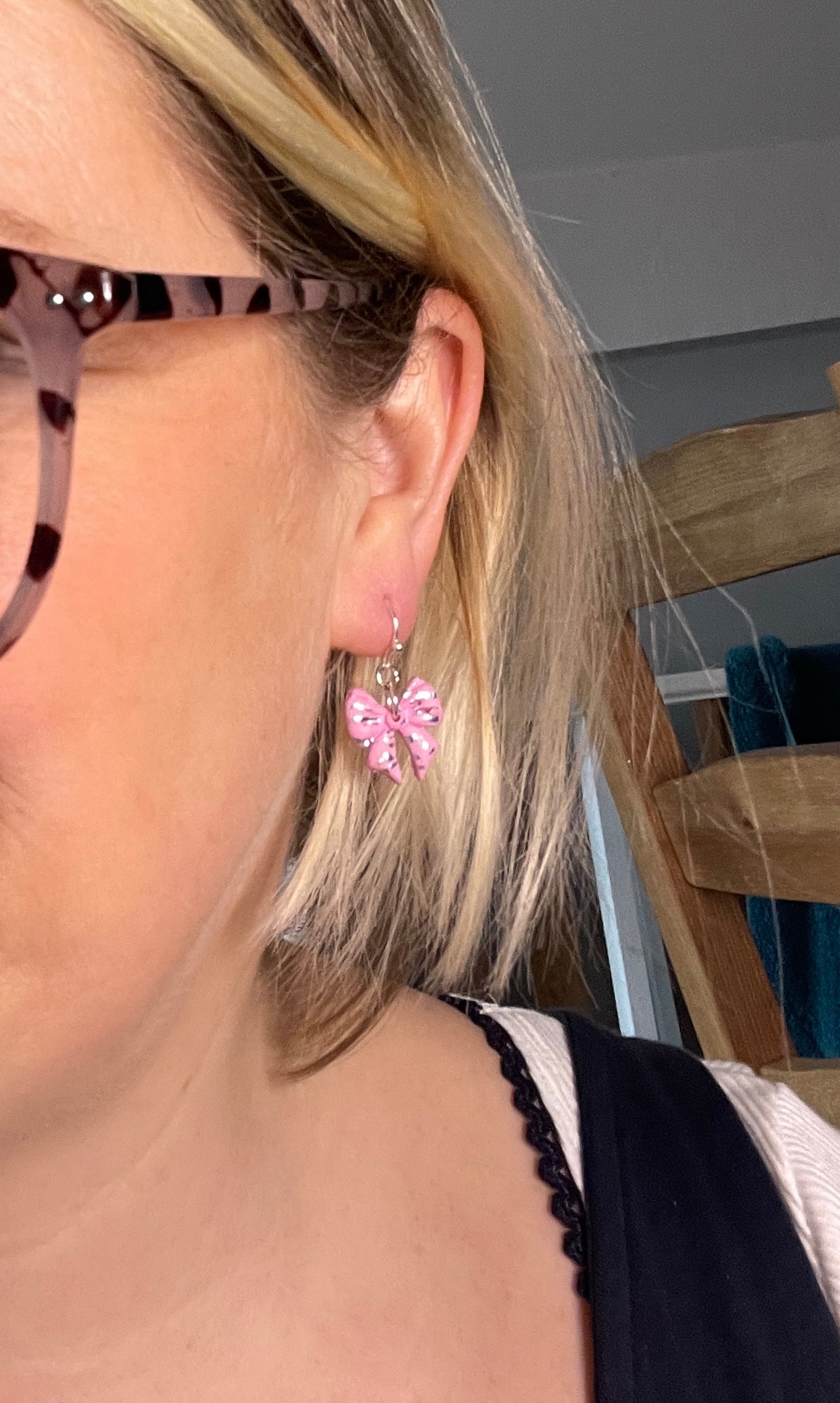 Pink crackle mini winter bow earrings