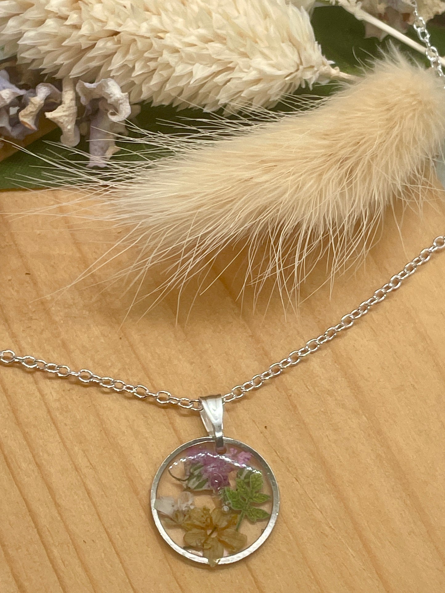 Small gypsophila circle necklace