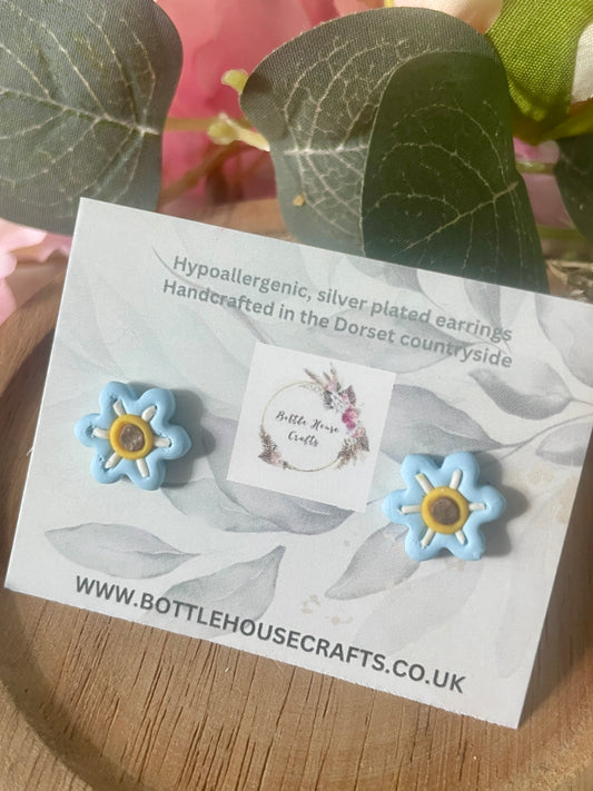 Mini floral studs - baby blue