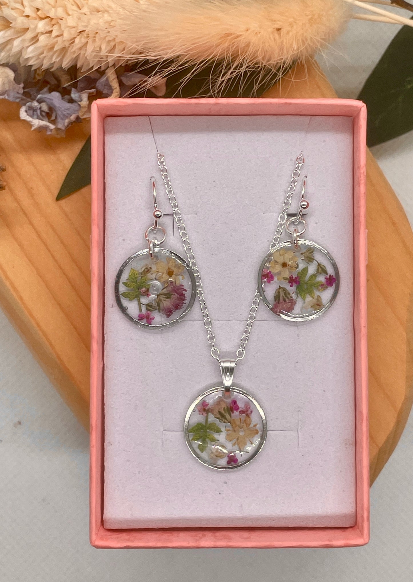 Simple silver garden set